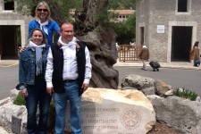 El RC Palma Junípero Serra, ante nuestro símbolo, en Lluc.