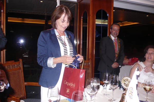 Cena Gobernadora 2013 9 600